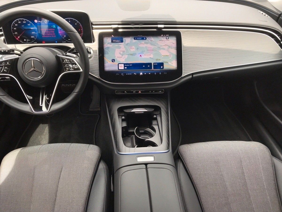 Fahrzeugabbildung Mercedes-Benz E 220 T d,AVA,ADV,AHK,DISTR,WINTERP,KEYLESS,KAME