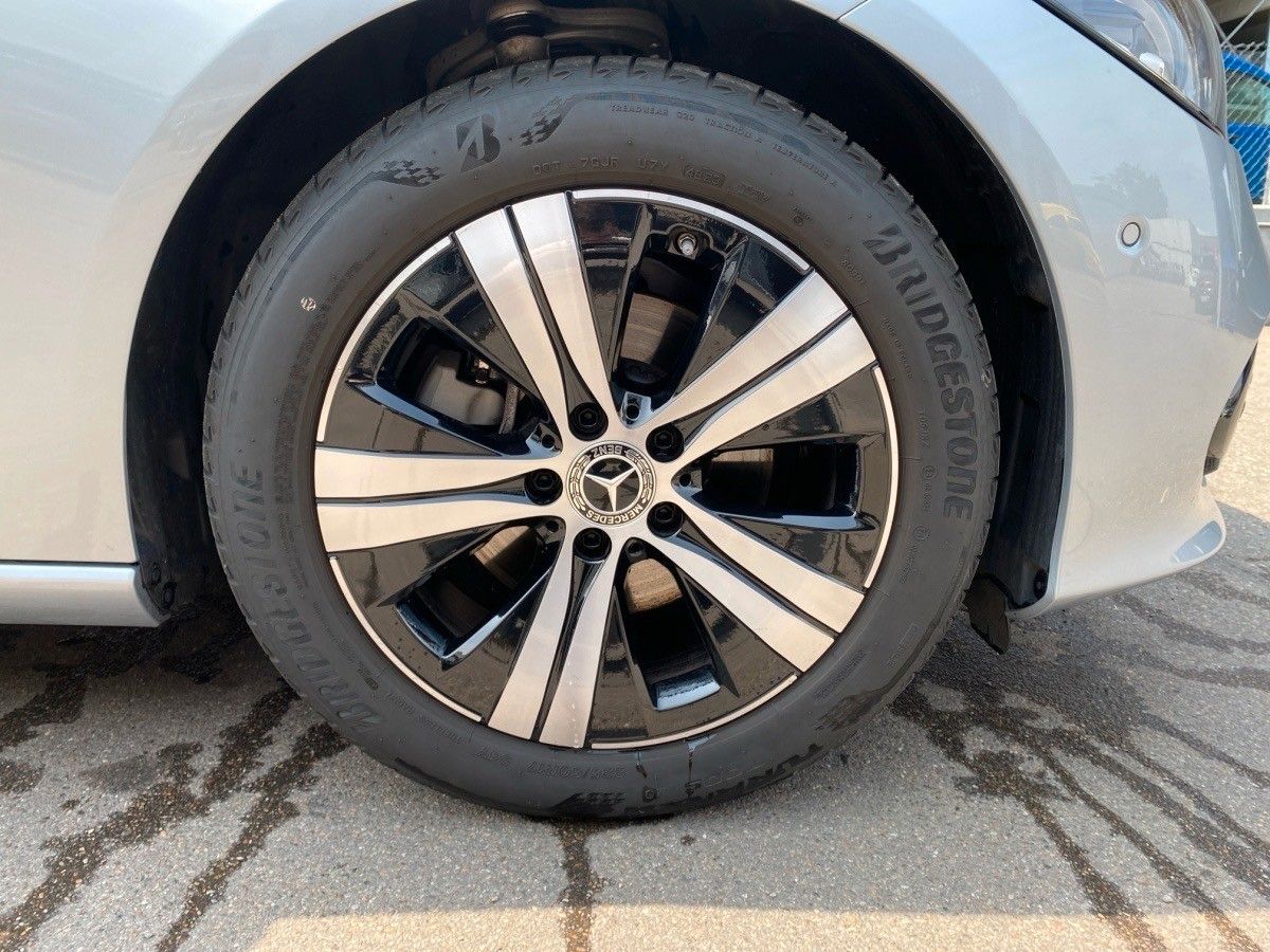 Einzelansicht 10 Fahrzeugabbildung Mercedes-Benz C 180 AVA ADV PLUS,AHK,DISTR,WINTERP,MEMORY,KAME