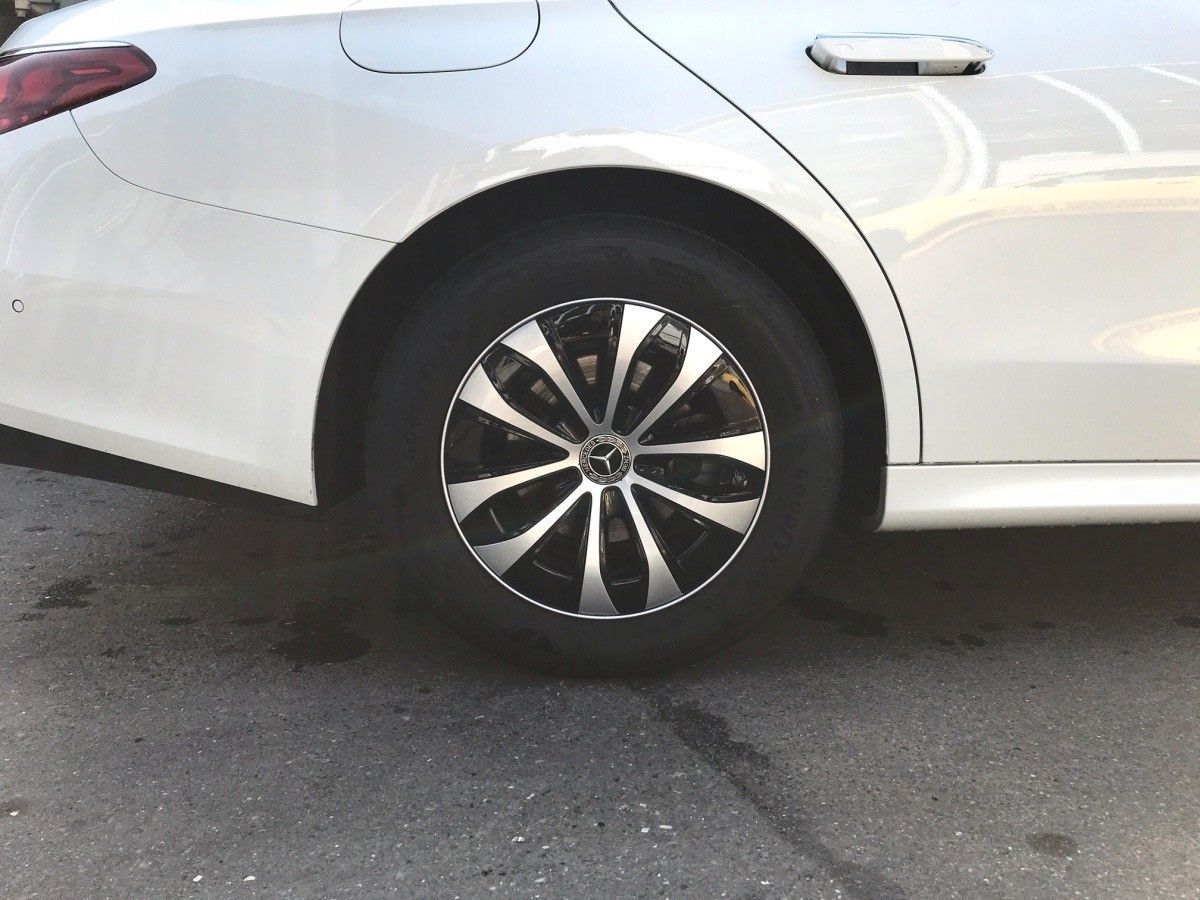 Fahrzeugabbildung Mercedes-Benz E 200 AVA ,ADV,AHK,WINTERP,KEYLESS,DISTR,KAMERA