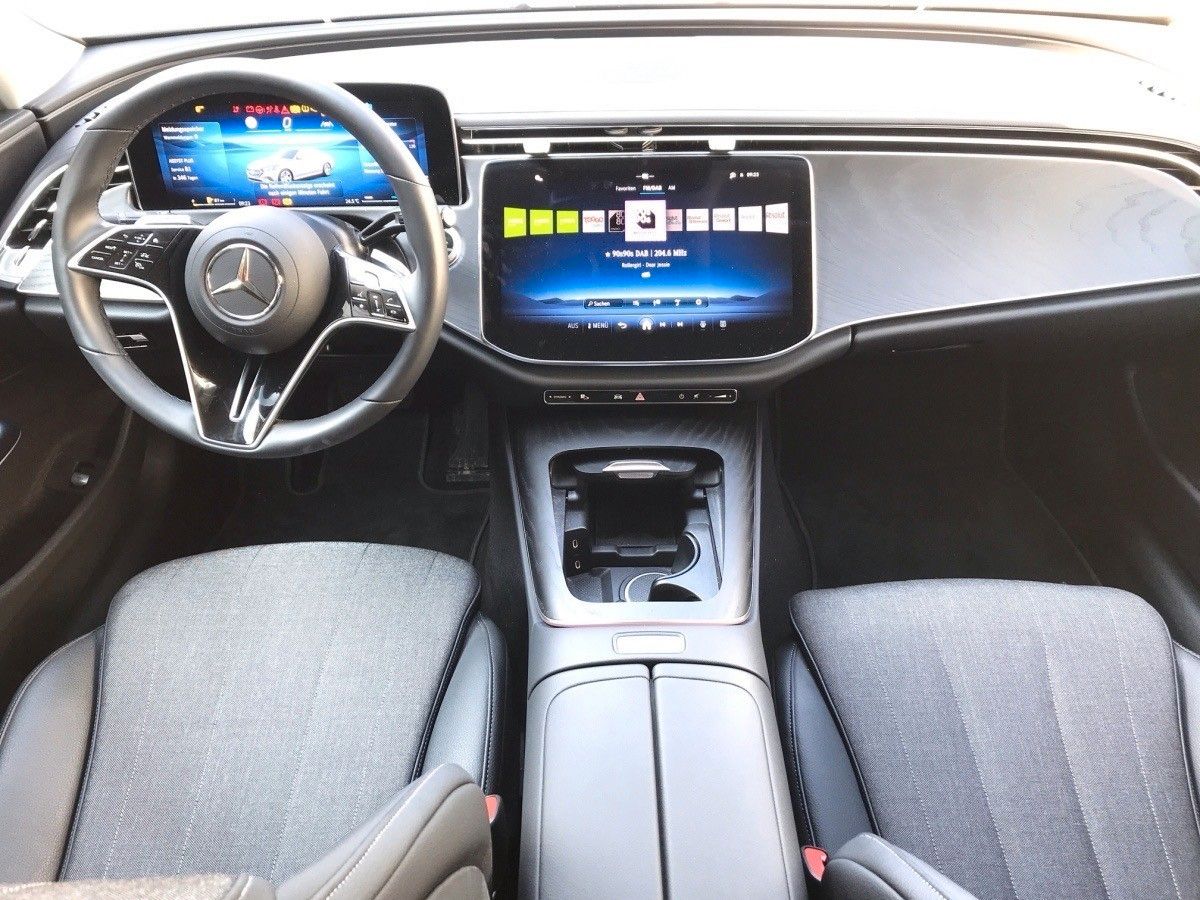 Fahrzeugabbildung Mercedes-Benz E 200 AVA ,ADV,AHK,WINTERP,KEYLESS,DISTR,KAMERA