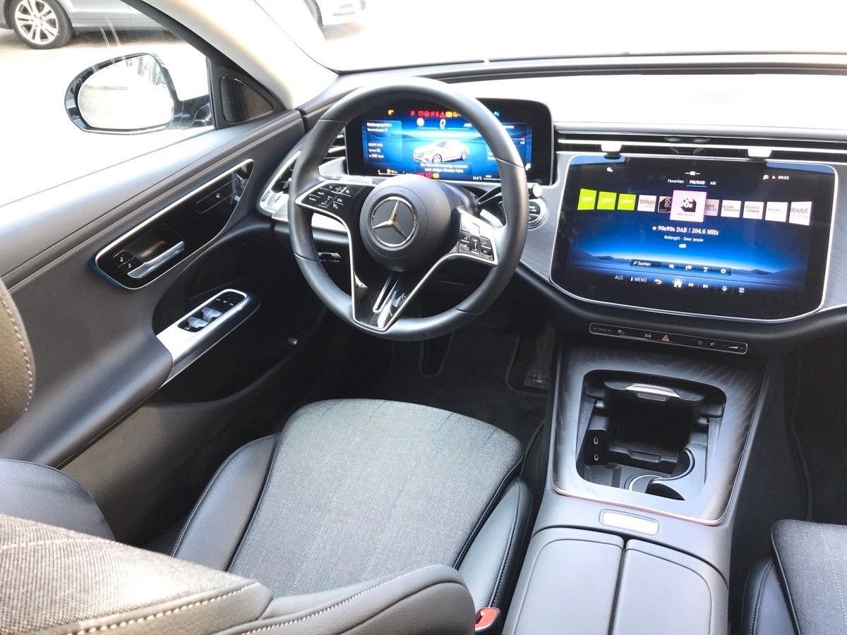 Fahrzeugabbildung Mercedes-Benz E 200 AVA ,ADV,AHK,WINTERP,KEYLESS,DISTR,KAMERA