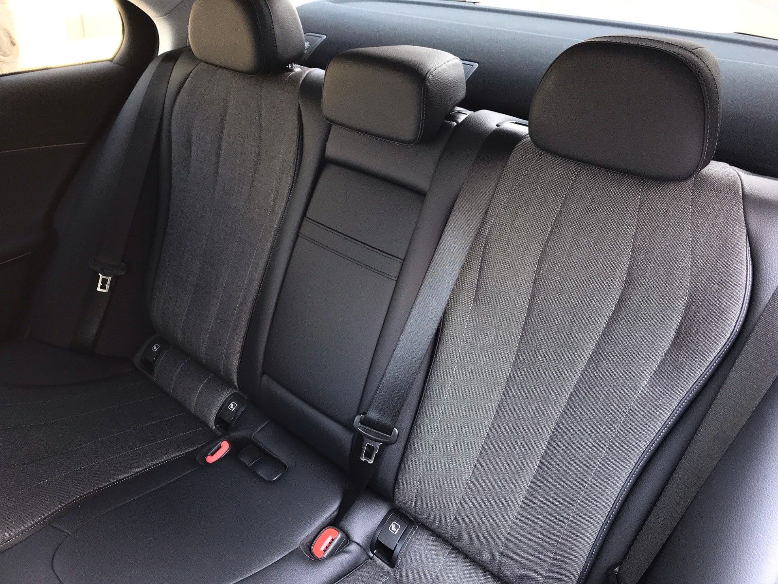 Fahrzeugabbildung Mercedes-Benz E 200 AVA ,ADV,AHK,WINTERP,KEYLESS,DISTR,KAMERA