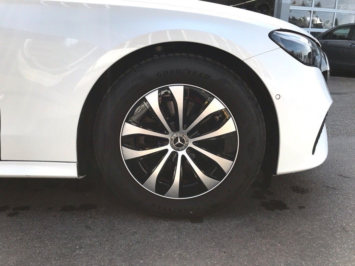 Fahrzeugabbildung Mercedes-Benz E 200 AVA ,ADV,AHK,WINTERP,KEYLESS,DISTR,KAMERA