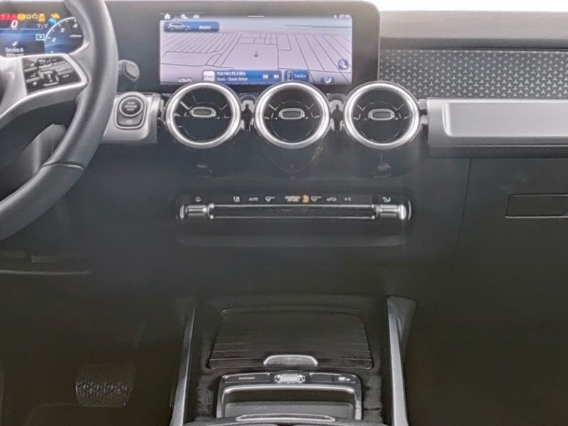 Fahrzeugabbildung Mercedes-Benz GLB 250 4M,7 SITZ,AHK,360,DIST,MULTIBE,WINTERP