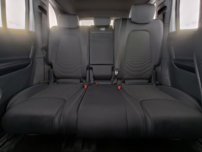 Fahrzeugabbildung Mercedes-Benz GLB 250 4M,7 SITZ,AHK,360,DIST,MULTIBE,WINTERP