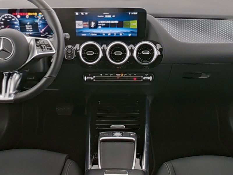 Fahrzeugabbildung Mercedes-Benz GLA 200 PROG ADVANC,AHK,WINTERP,KAM,DISTR