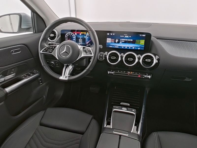 Fahrzeugabbildung Mercedes-Benz GLA 200 PROG ADVANC,AHK,WINTERP,KAM,DISTR
