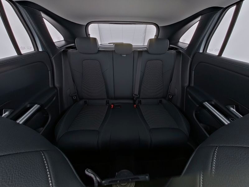 Fahrzeugabbildung Mercedes-Benz GLA 200 PROG ADVANC,AHK,WINTERP,KAM,DISTR