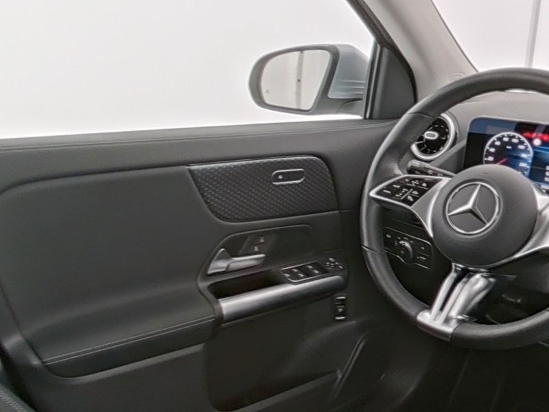 Fahrzeugabbildung Mercedes-Benz GLA 200 PROG ADVANC,AHK,WINTERP,KAM,DISTR