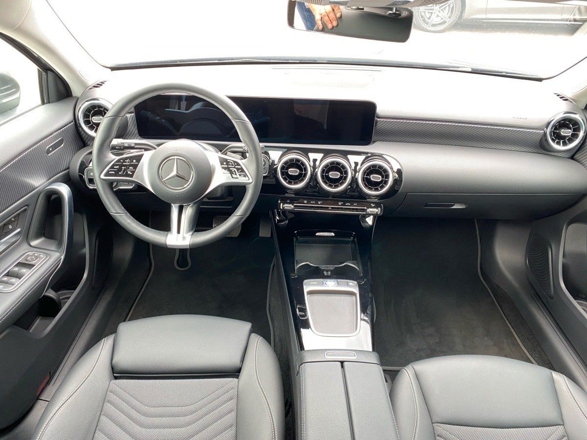 Fahrzeugabbildung Mercedes-Benz A 180 PROGADV,AHK,WINTERP,KAMERA,CARP,LED