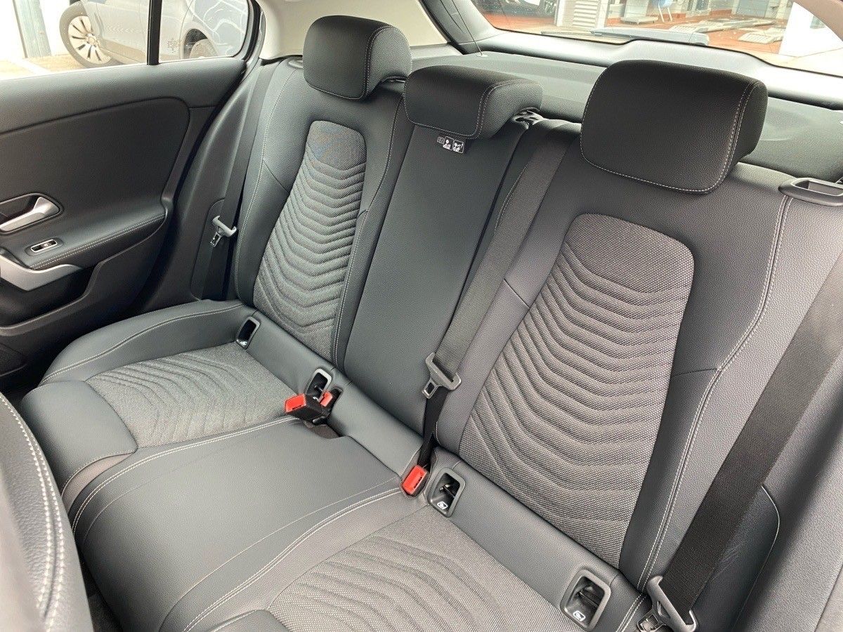 Fahrzeugabbildung Mercedes-Benz A 180 PROGADV,AHK,WINTERP,KAMERA,CARP,LED