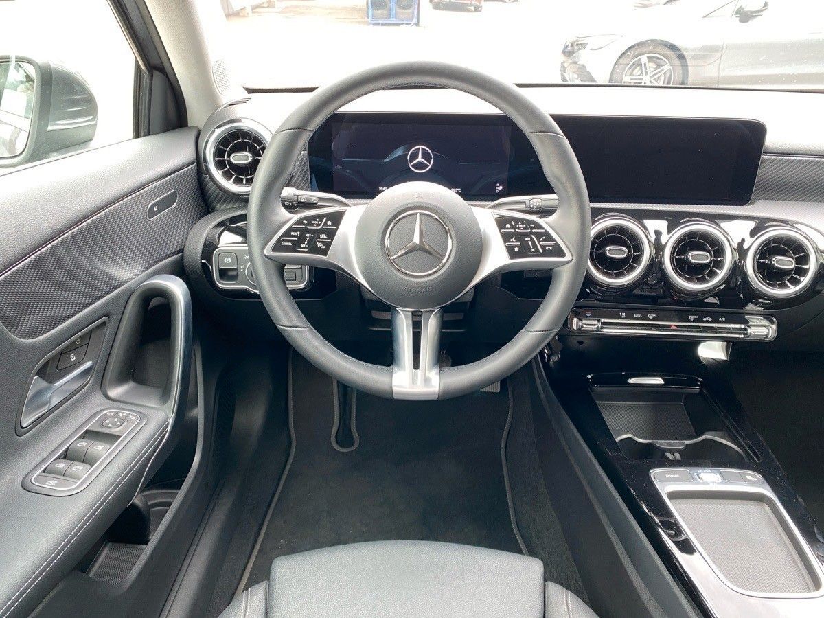 Fahrzeugabbildung Mercedes-Benz A 180 PROGADV,AHK,WINTERP,KAMERA,CARP,LED