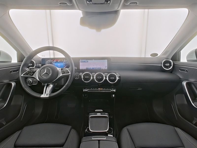 Fahrzeugabbildung Mercedes-Benz A 200 PROGADV,CARPLAY,WINTERP,DIST,KAMERA,LED