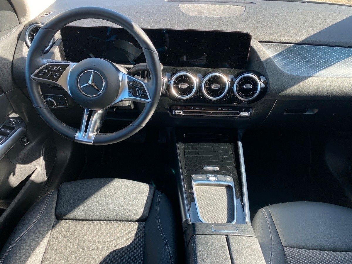 Einzelansicht 13 Fahrzeugabbildung Mercedes-Benz GLA 200 PROG ADVANC,AHK,WINTERP,KAM,DISTR
