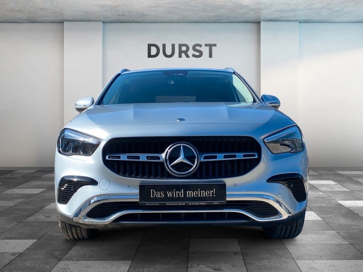 Einzelansicht 3 Fahrzeugabbildung Mercedes-Benz GLA 200 PROG ADVANC,AHK,WINTERP,KAM,DISTR