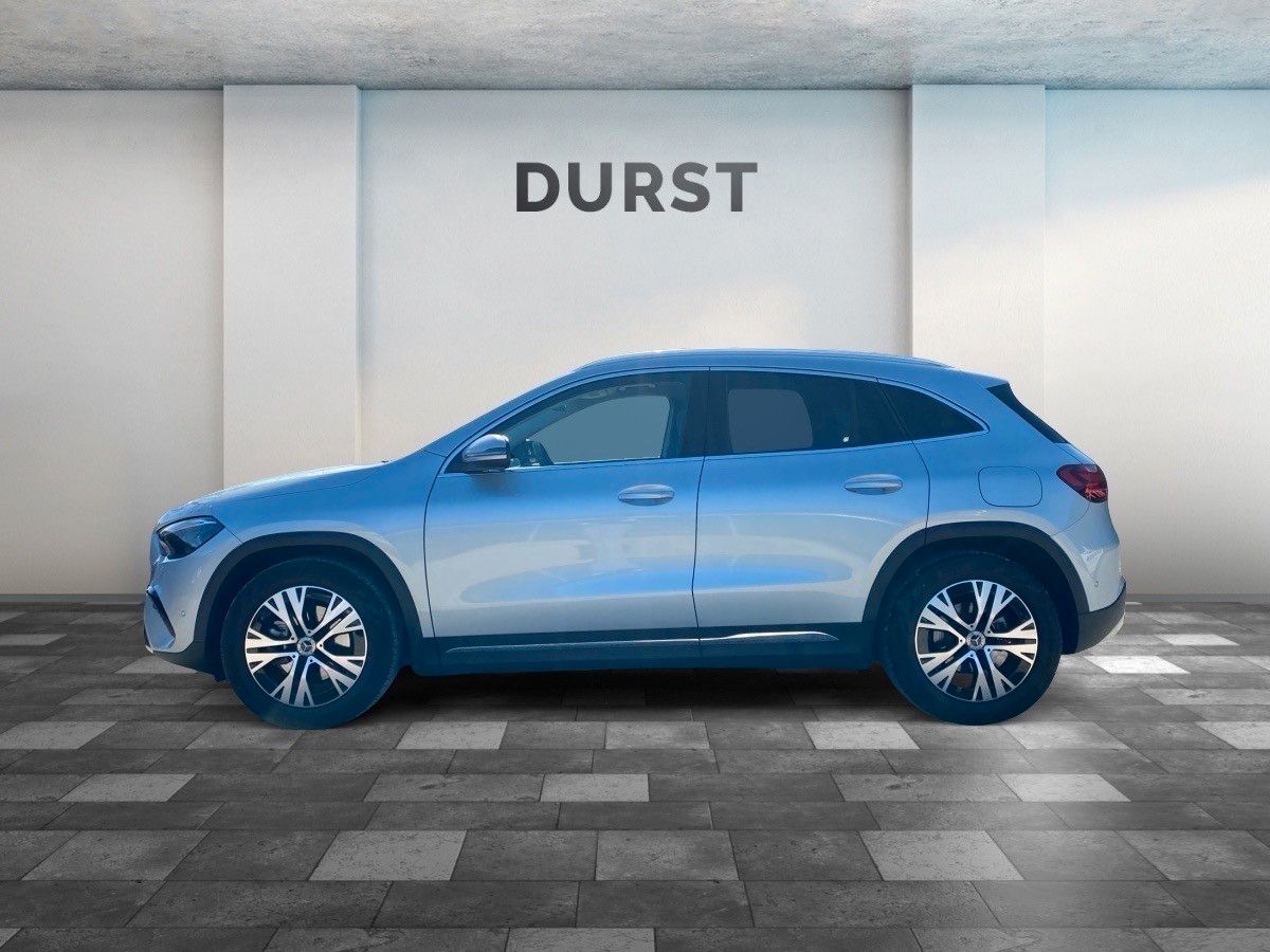Einzelansicht 4 Fahrzeugabbildung Mercedes-Benz GLA 200 PROG ADVANC,AHK,WINTERP,KAM,DISTR