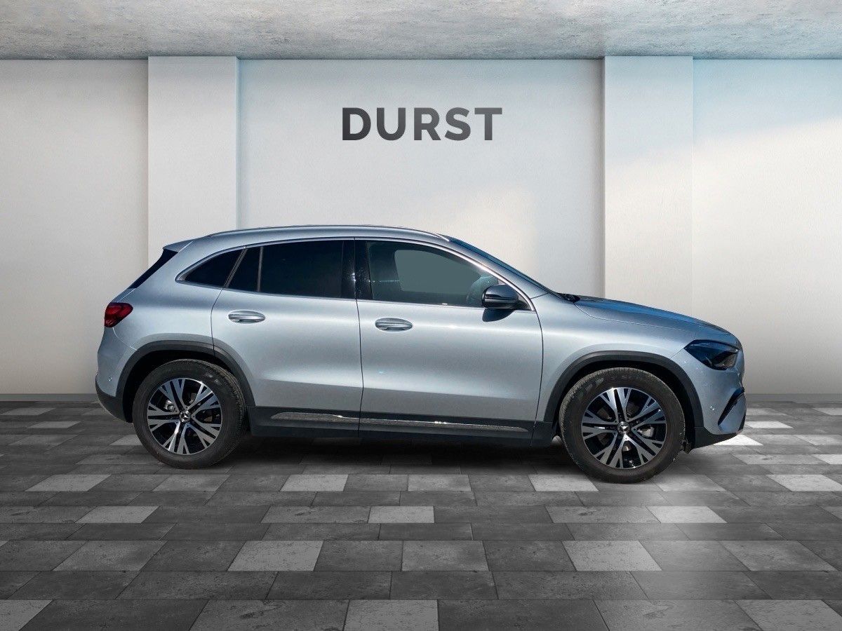 Einzelansicht 8 Fahrzeugabbildung Mercedes-Benz GLA 200 PROG ADVANC,AHK,WINTERP,KAM,DISTR