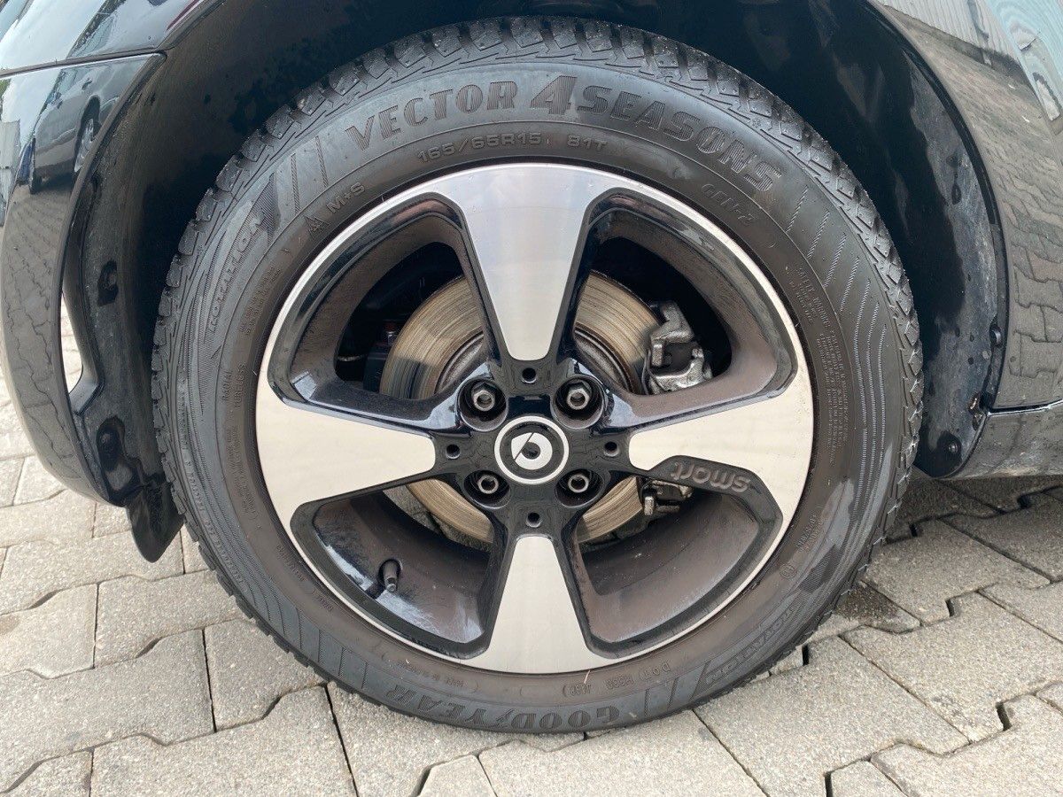 Fahrzeugabbildung Smart ForTwo fortwo cabrio electric drive / EQ
