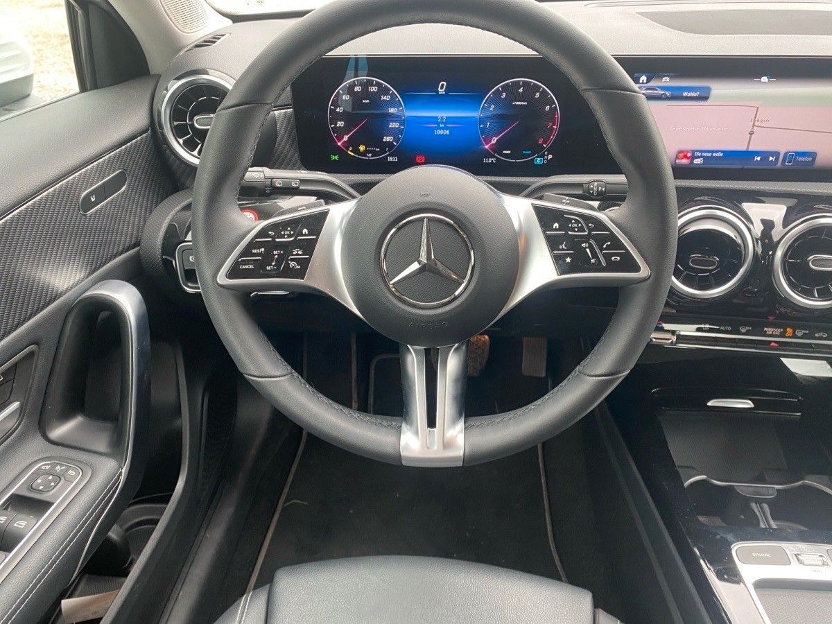 Fahrzeugabbildung Mercedes-Benz A 200 PROGADV,CARPLAY,WINTERP,DIST,KAMERA,LED