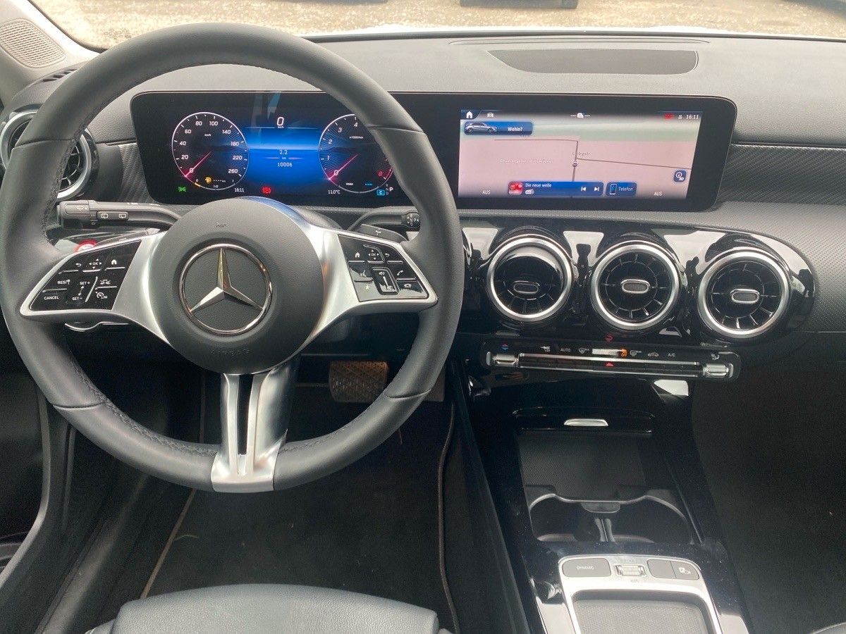 Fahrzeugabbildung Mercedes-Benz A 200 PROGADV,CARPLAY,WINTERP,DIST,KAMERA,LED