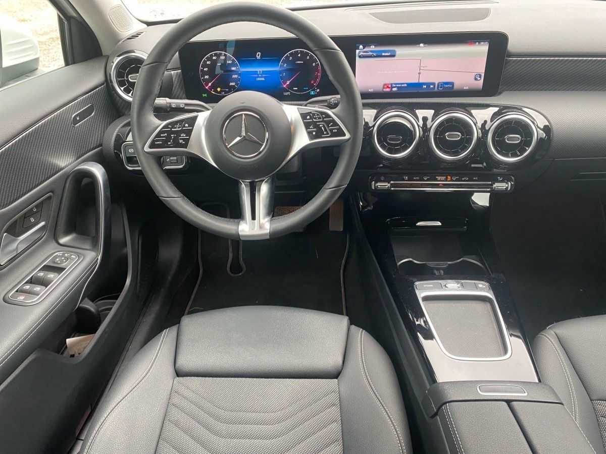 Fahrzeugabbildung Mercedes-Benz A 200 PROGADV,CARPLAY,WINTERP,DIST,KAMERA,LED