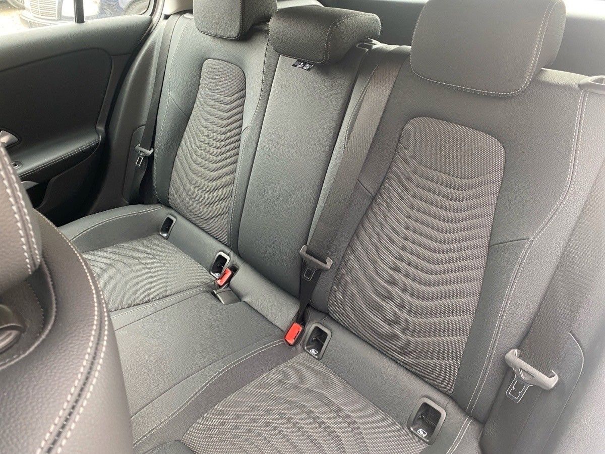 Fahrzeugabbildung Mercedes-Benz A 200 PROGADV,CARPLAY,WINTERP,DIST,KAMERA,LED
