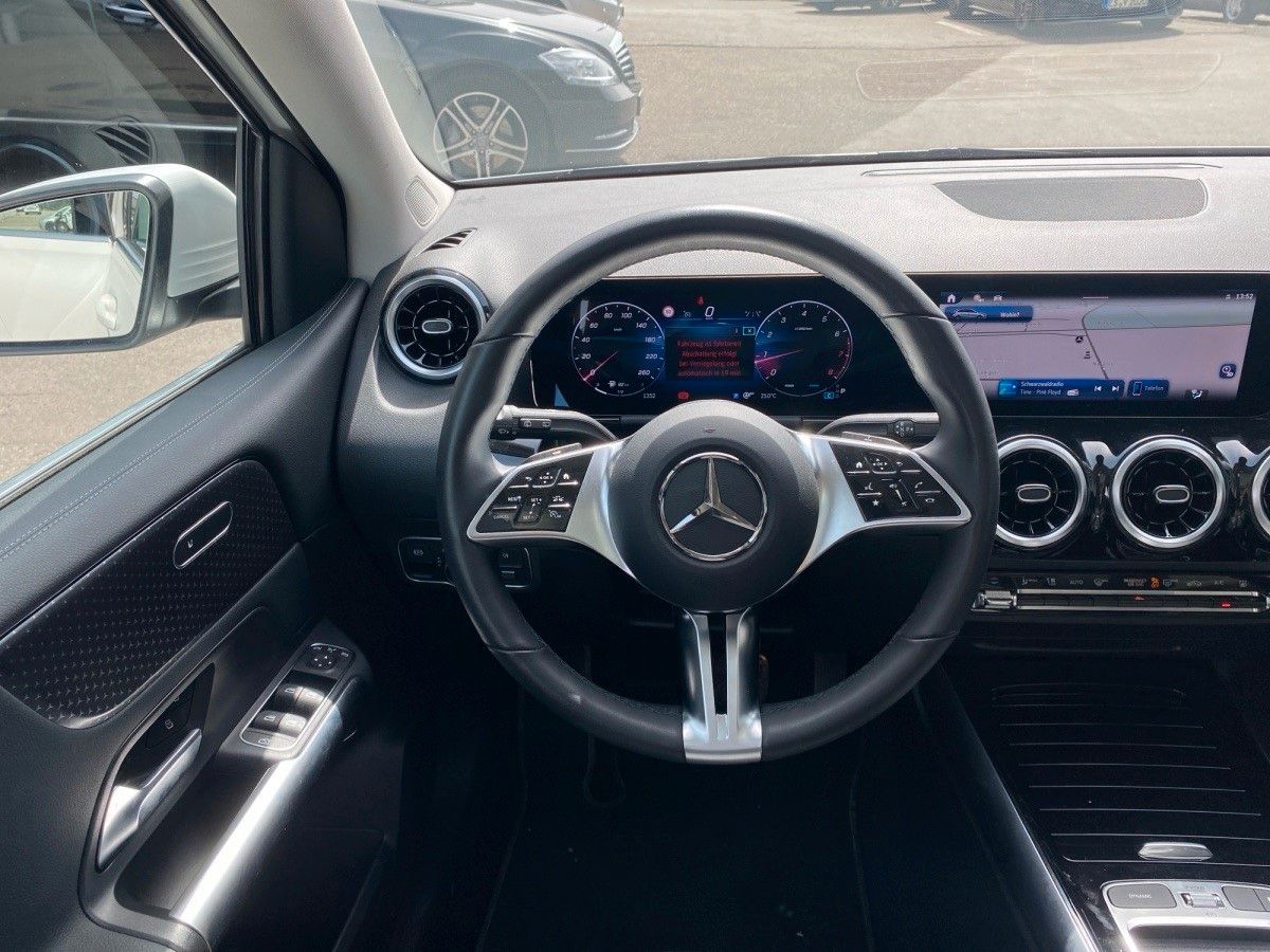 Einzelansicht 12 Fahrzeugabbildung Mercedes-Benz B 180 PROG,PANO,STANDH,WINTERP,AHK