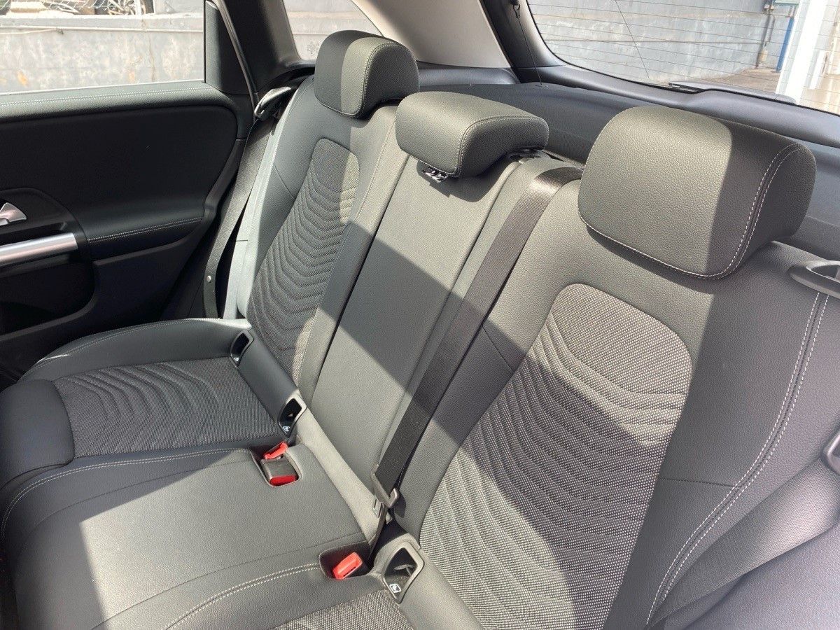 Einzelansicht 15 Fahrzeugabbildung Mercedes-Benz B 180 PROG,PANO,STANDH,WINTERP,AHK