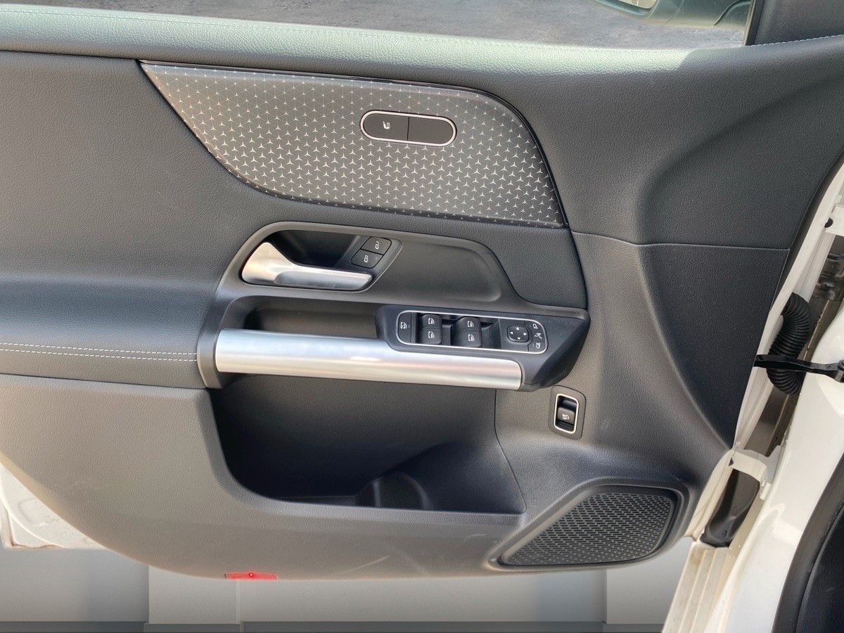 Einzelansicht 19 Fahrzeugabbildung Mercedes-Benz B 180 PROG,PANO,STANDH,WINTERP,AHK