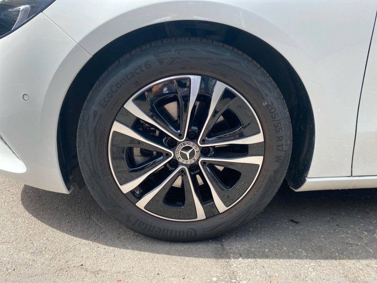 Einzelansicht 10 Fahrzeugabbildung Mercedes-Benz B 180 PROG,PANO,STANDH,WINTERP,AHK