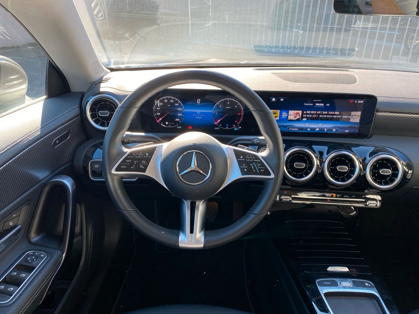 Einzelansicht 12 Fahrzeugabbildung Mercedes-Benz CLA 180 d