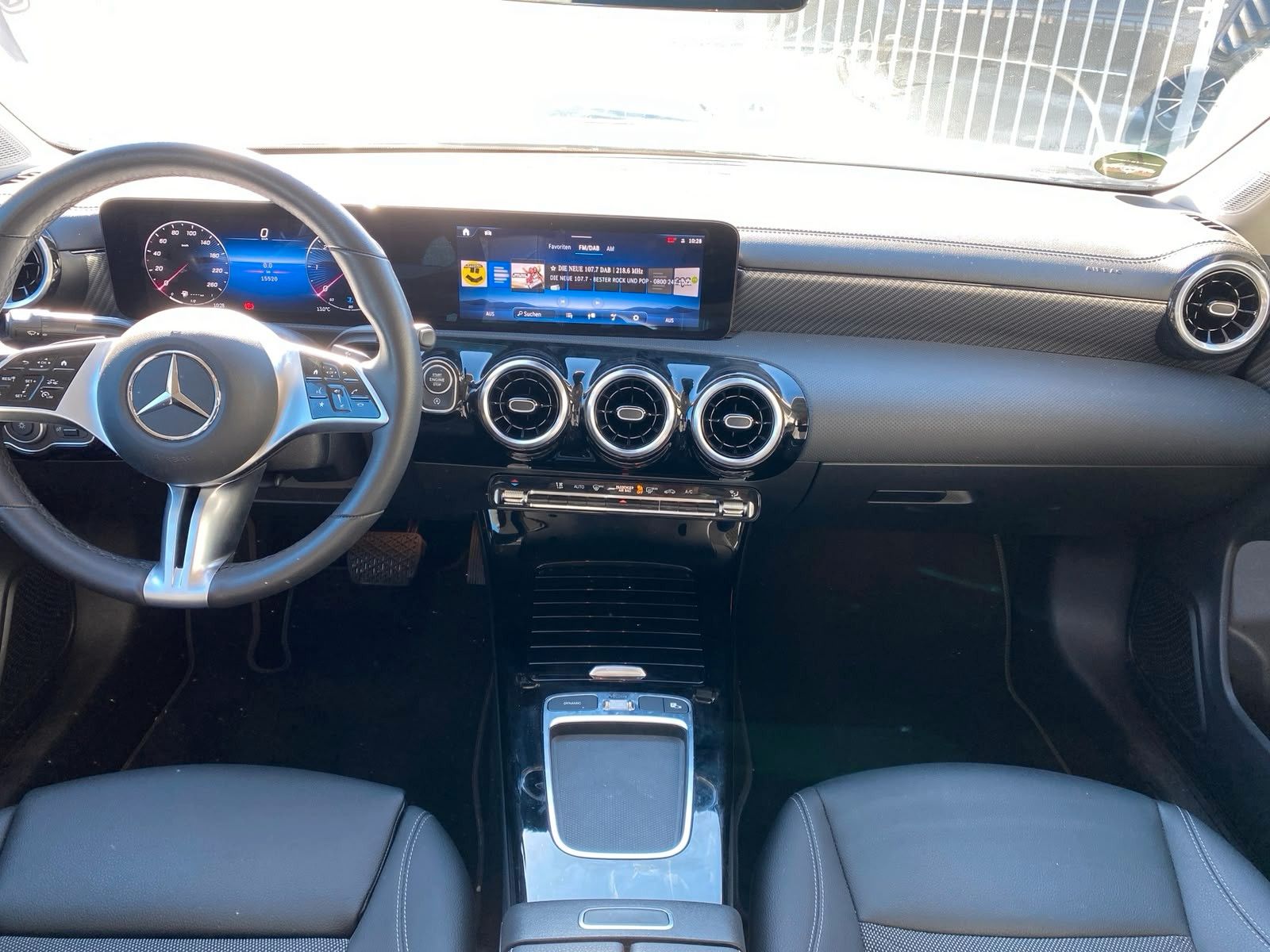 Einzelansicht 13 Fahrzeugabbildung Mercedes-Benz CLA 180 d