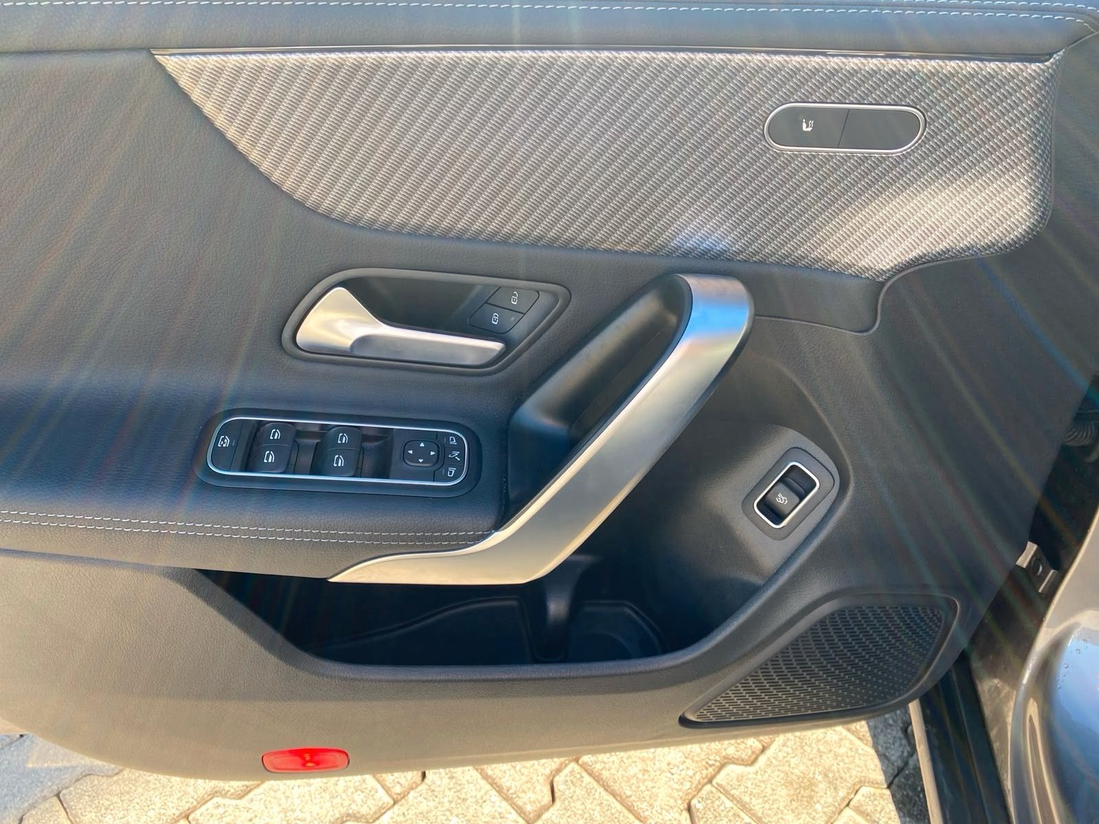 Einzelansicht 19 Fahrzeugabbildung Mercedes-Benz CLA 180 d
