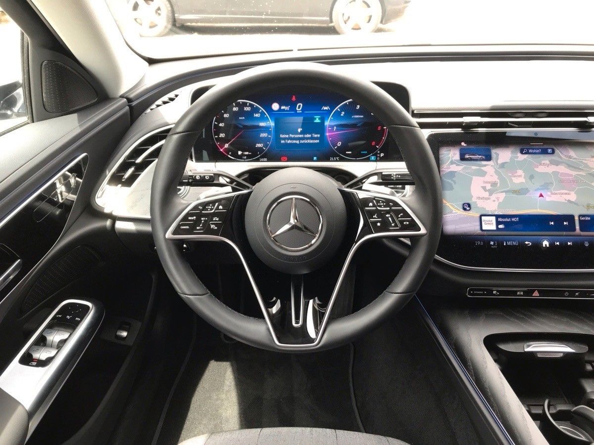 Einzelansicht 12 Fahrzeugabbildung Mercedes-Benz E 220 T d,AVA,ADV,AHK,DISTR,WINTERP,KEYLESS,KAME