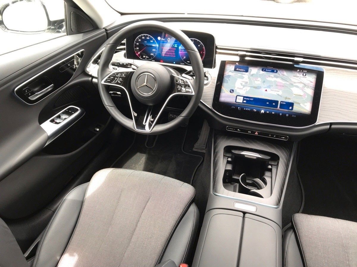 Einzelansicht 14 Fahrzeugabbildung Mercedes-Benz E 220 T d,AVA,ADV,AHK,DISTR,WINTERP,KEYLESS,KAME
