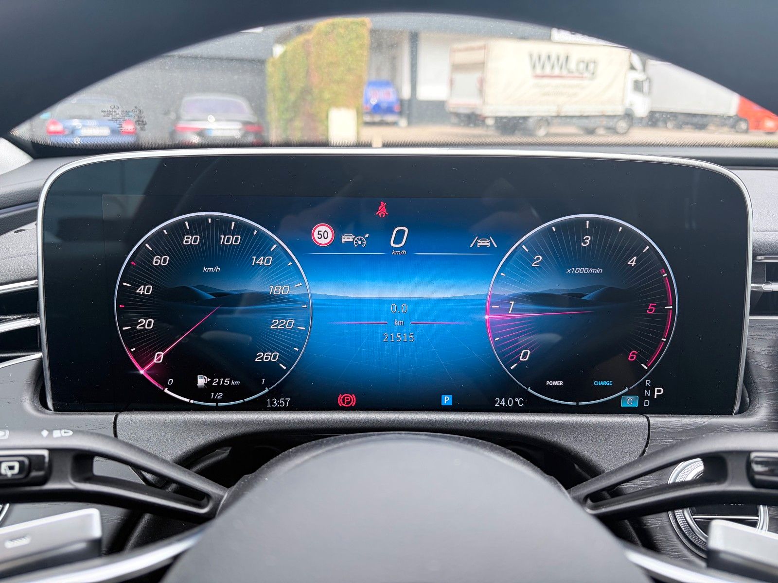 Einzelansicht 17 Fahrzeugabbildung Mercedes-Benz E 220 T d,AVA,ADV,AHK,DISTR,WINTERP,KEYLESS,KAME