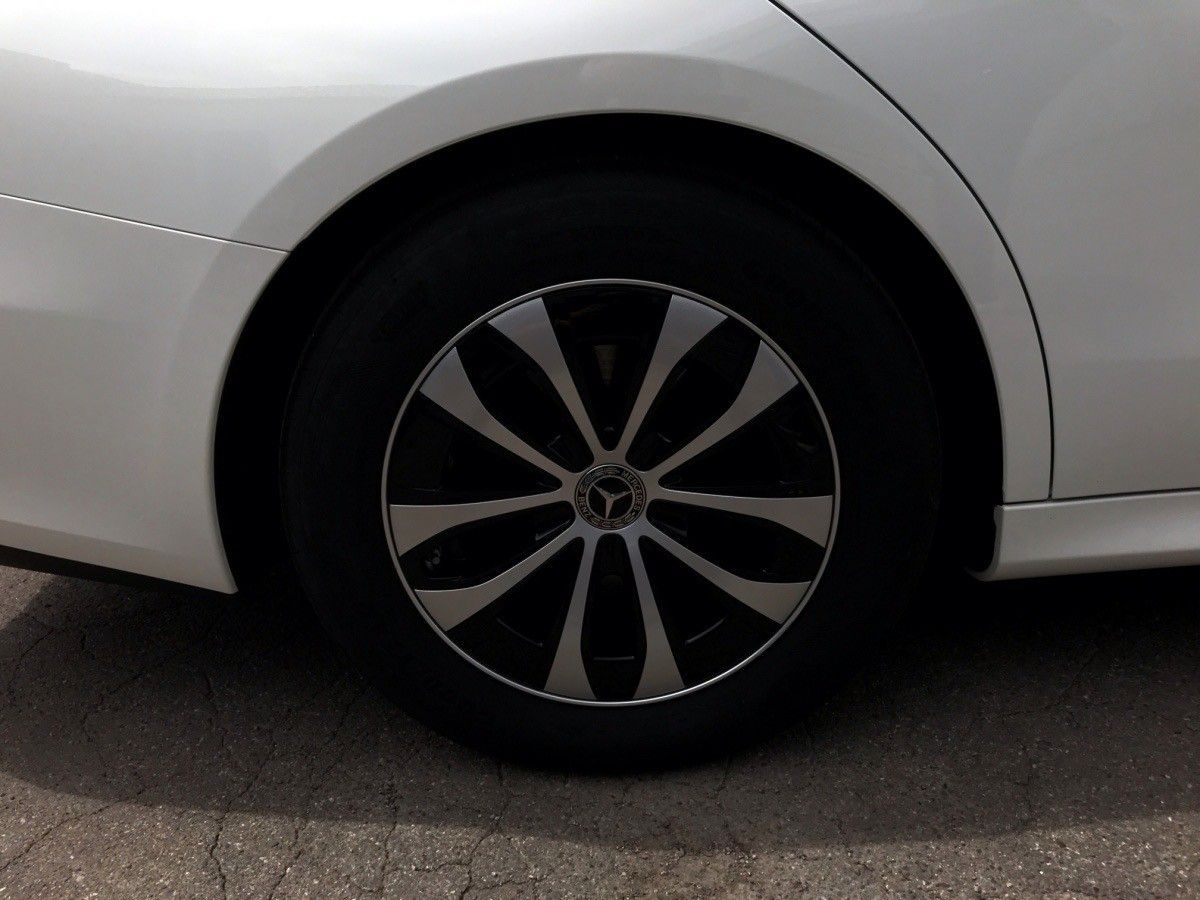Einzelansicht 10 Fahrzeugabbildung Mercedes-Benz E 220 T d,AVA,ADV,AHK,DISTR,WINTERP,KEYLESS,KAME
