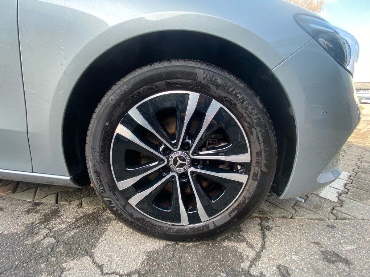 Einzelansicht 9 Fahrzeugabbildung Mercedes-Benz B 220 B