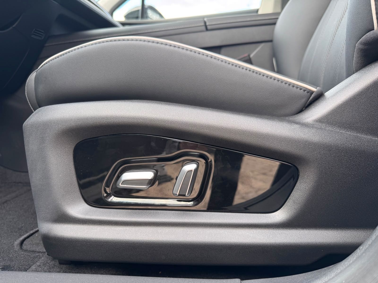 Einzelansicht 14 Fahrzeugabbildung OMODA 5 EV 155 kW Exclusive