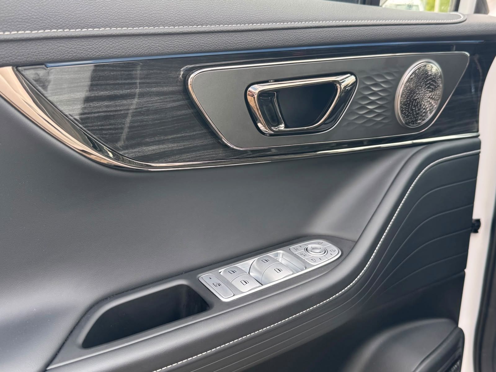Einzelansicht 10 Fahrzeugabbildung OMODA 5 EV 155 kW Exclusive