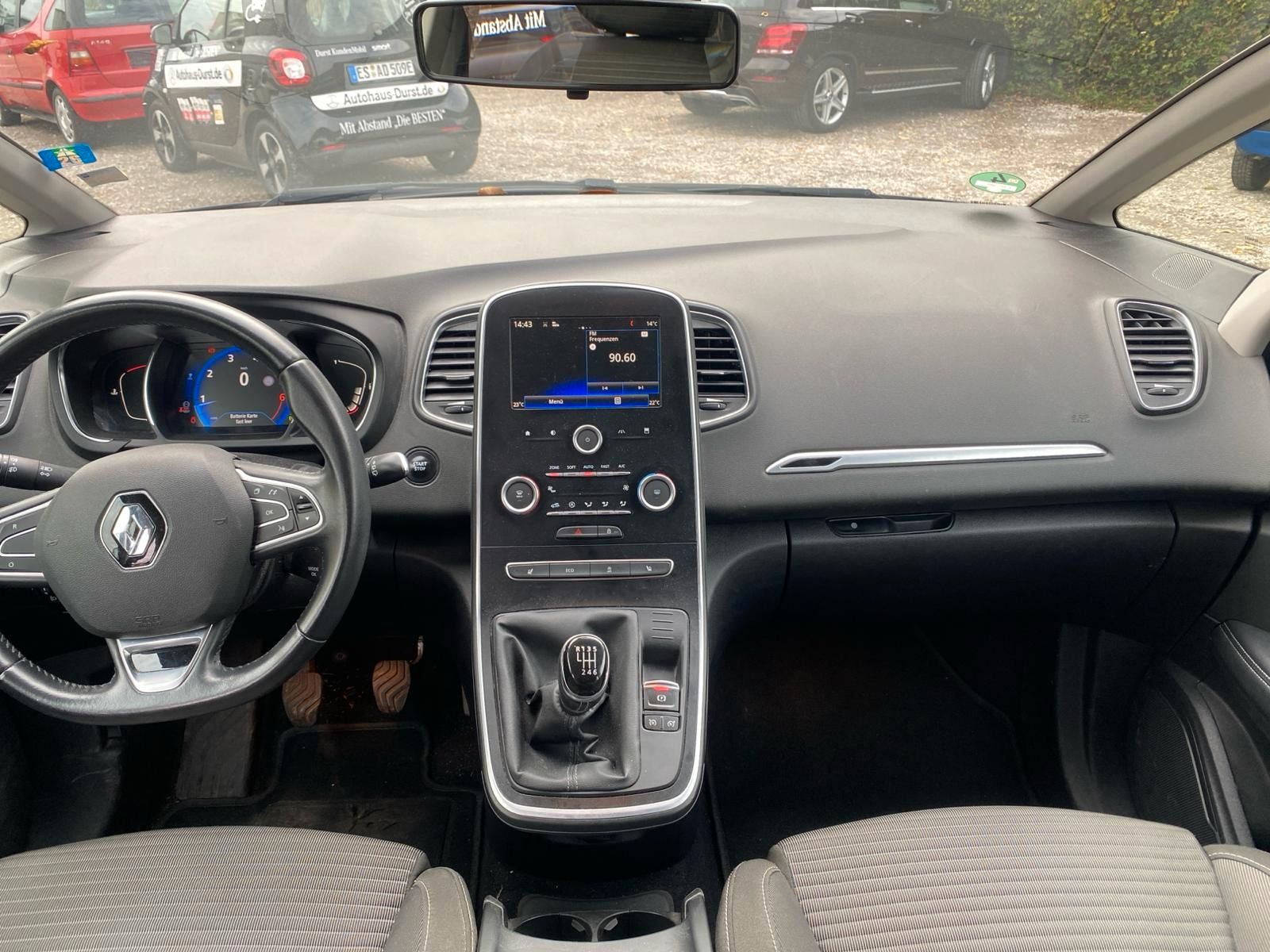 Einzelansicht 13 Fahrzeugabbildung Renault Grand Scenic 1,2 nur Gewerbe / Händler