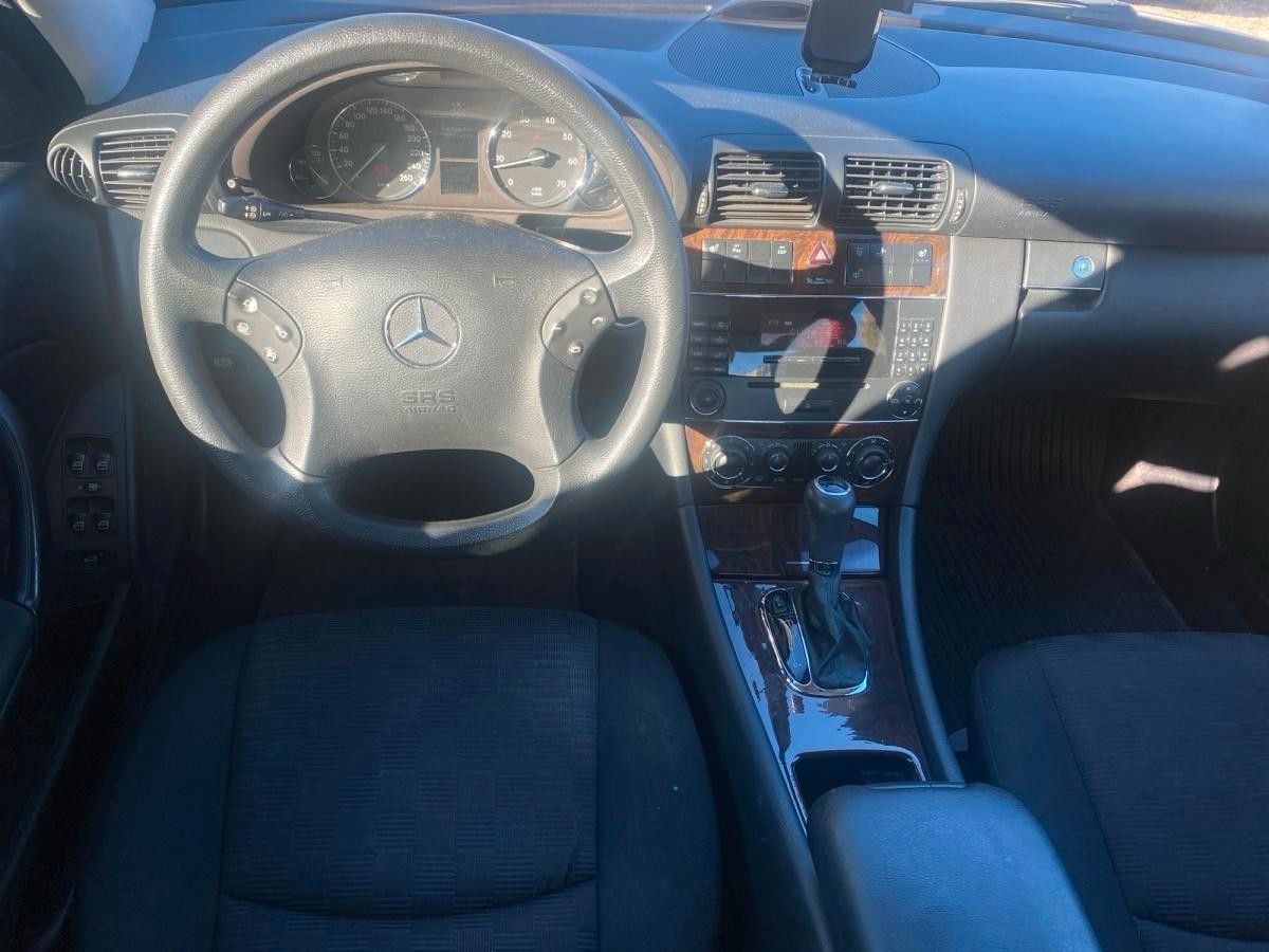 Fahrzeugabbildung Mercedes-Benz C 200 Kompressor Limousine  NUR HANDEL / GEWERBE