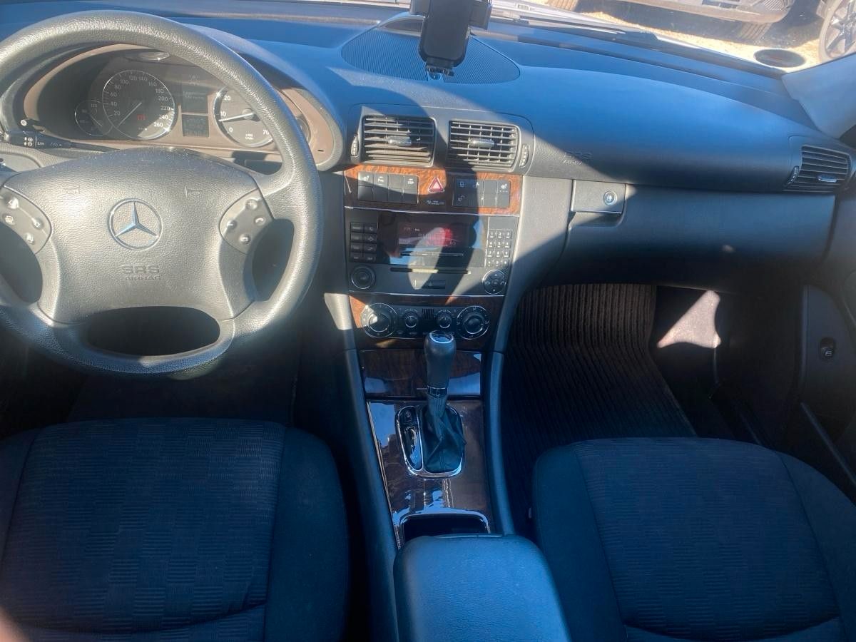 Fahrzeugabbildung Mercedes-Benz C 200 Kompressor Limousine  NUR HANDEL / GEWERBE