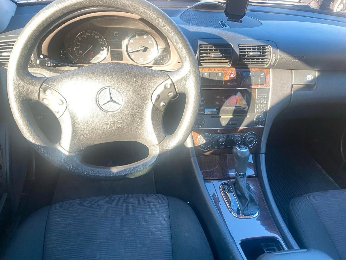 Fahrzeugabbildung Mercedes-Benz C 200 Kompressor Limousine  NUR HANDEL / GEWERBE