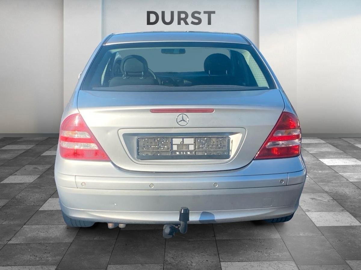Fahrzeugabbildung Mercedes-Benz C 200 Kompressor Limousine  NUR HANDEL / GEWERBE